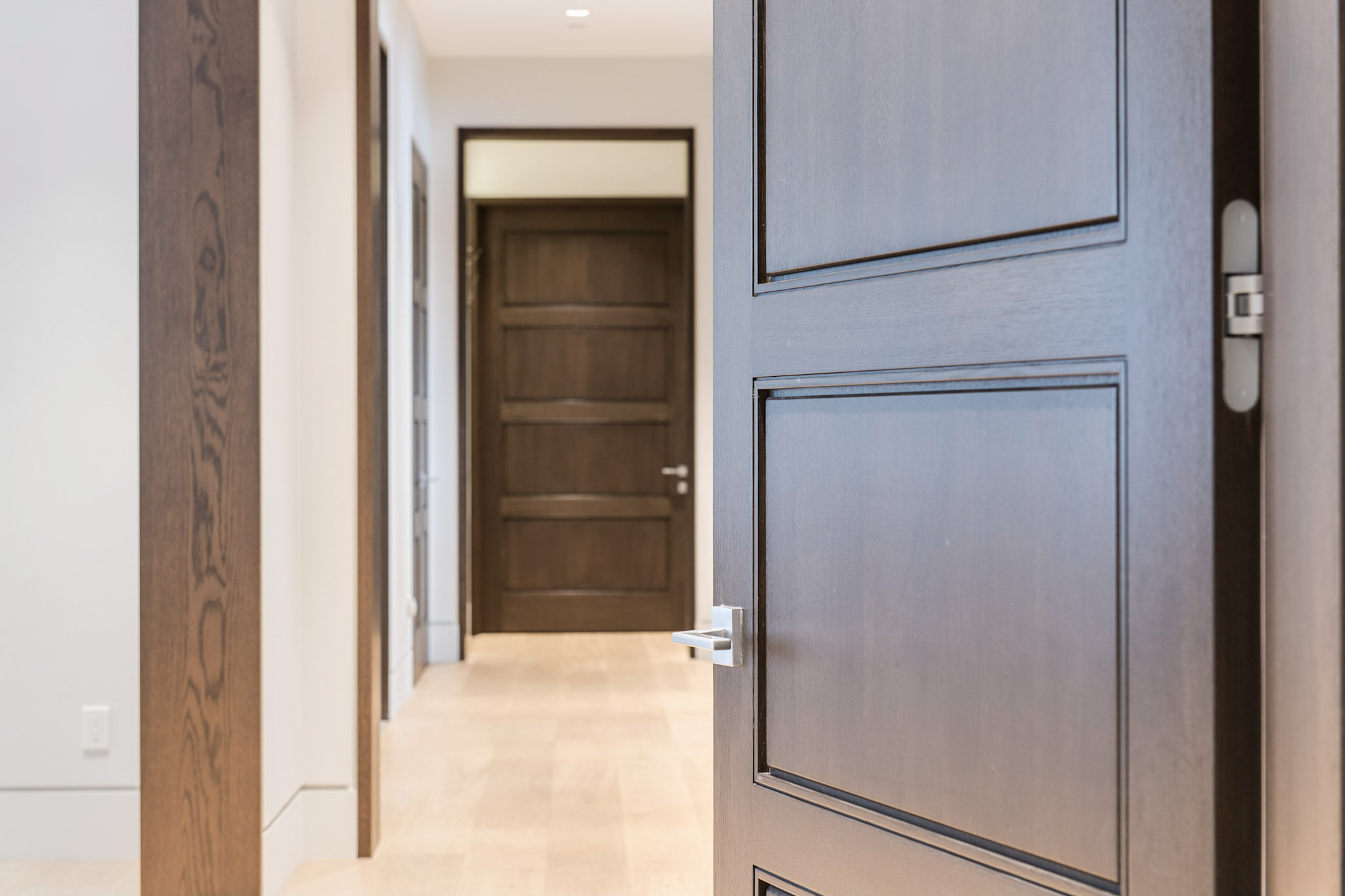 White Oak Is Our Featured Wood Species Of The Month Stilewood Blog Stilewood Designed These Highly Custom Elegant Interior Doors With Concealed Hinges And A Reglet Jamb To Achieve